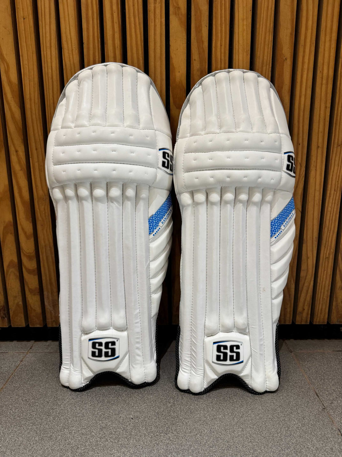 SS Ranjimax Men's Right-Hand Batting Leg Guards - view 4
