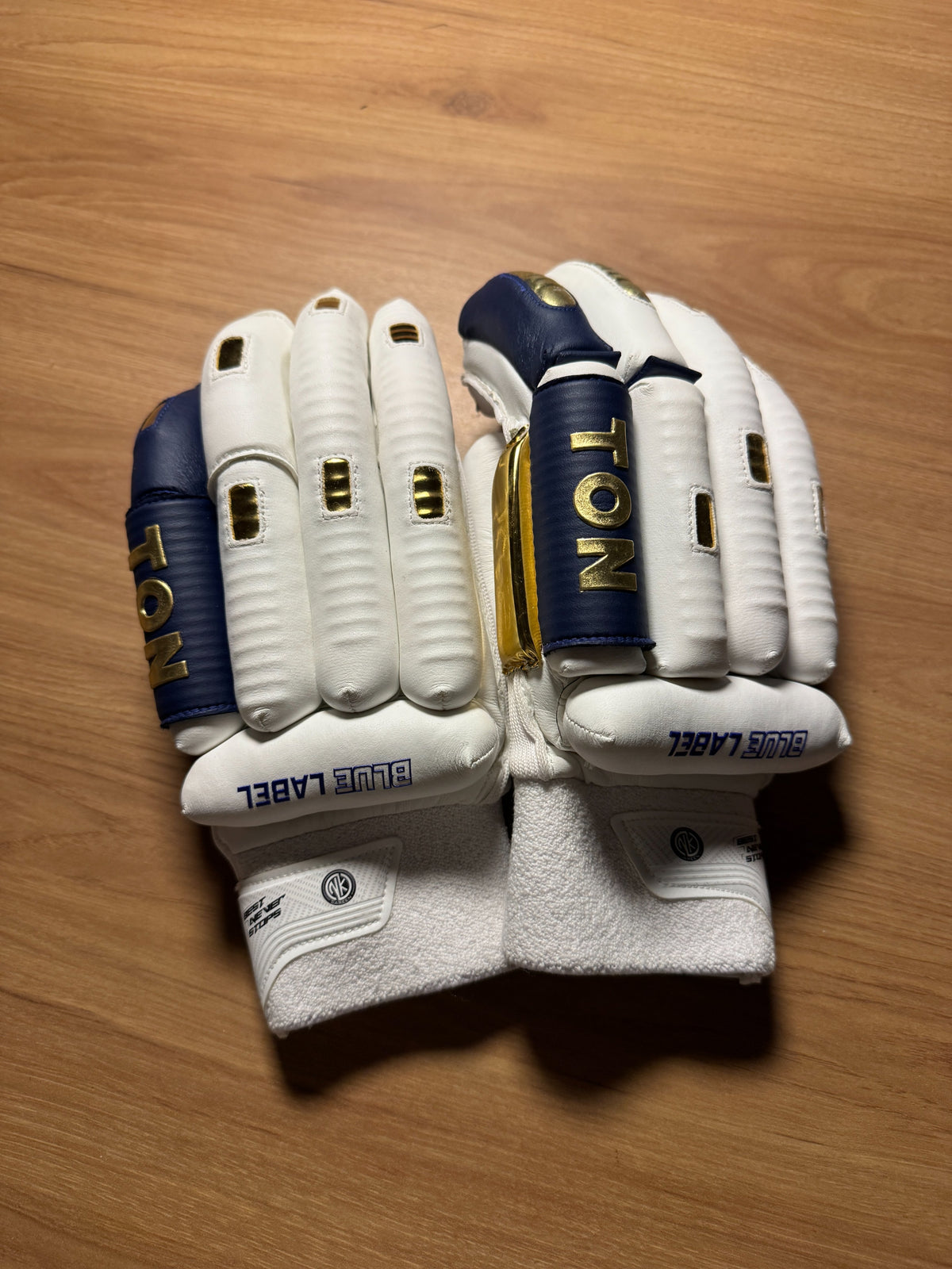 TON Blue label batting gloves