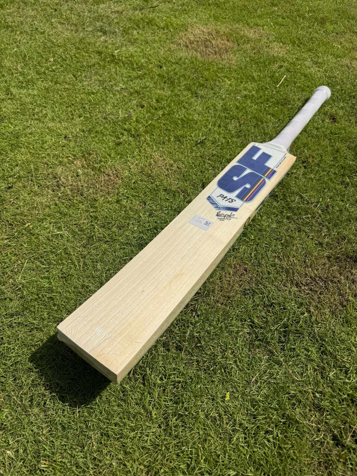 SF PA18 cricket bat full view