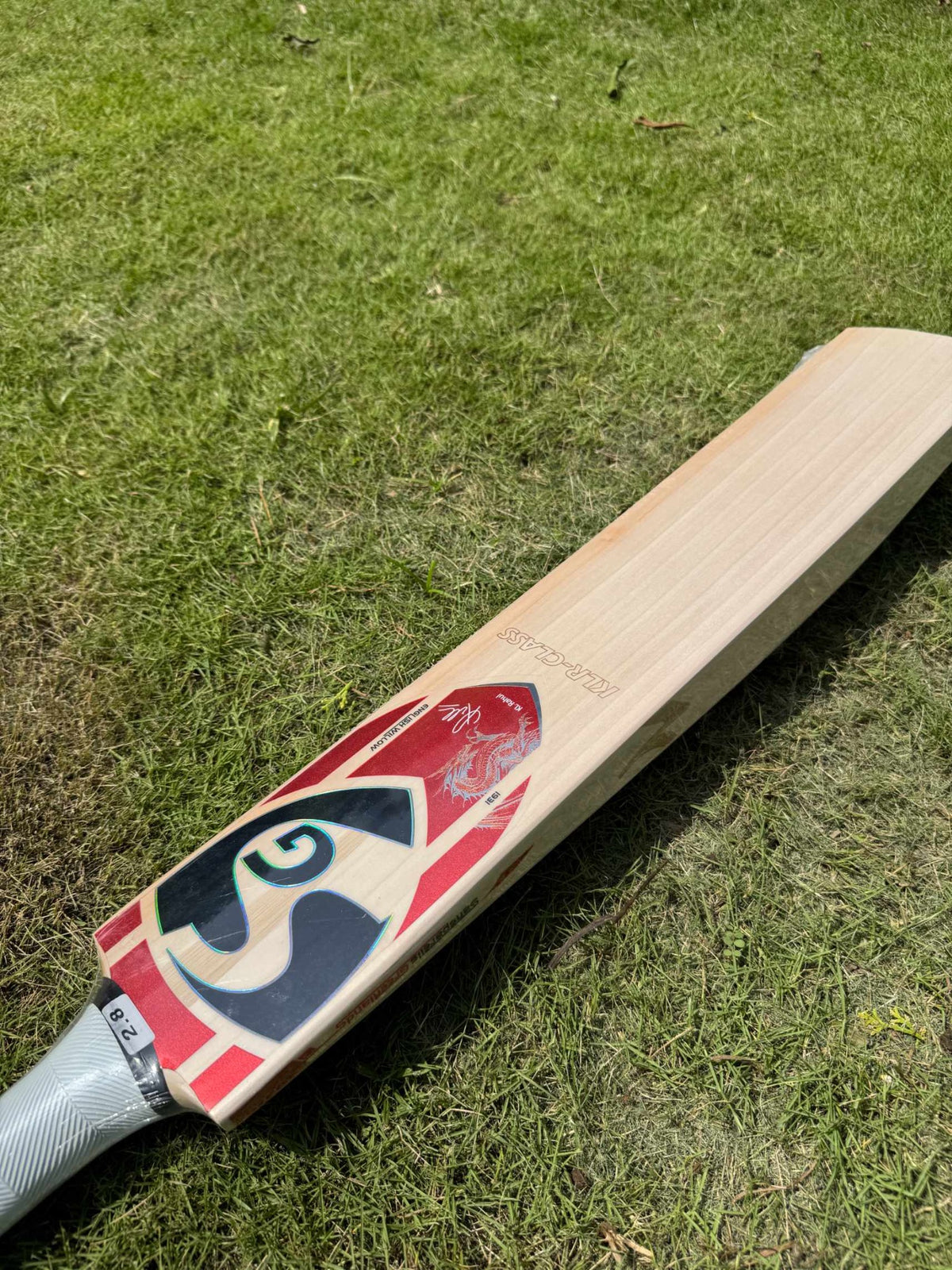 SG KLR Class cricket bat handle and toe detail