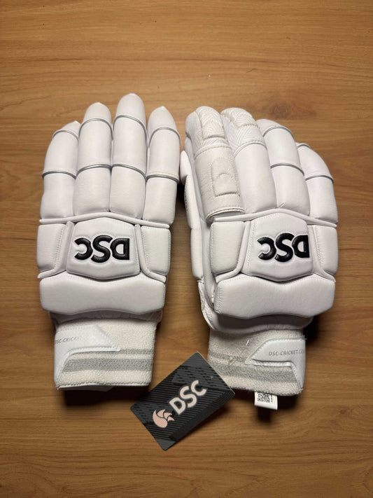 DSC Pro Players men's right-hand batting gloves - front view