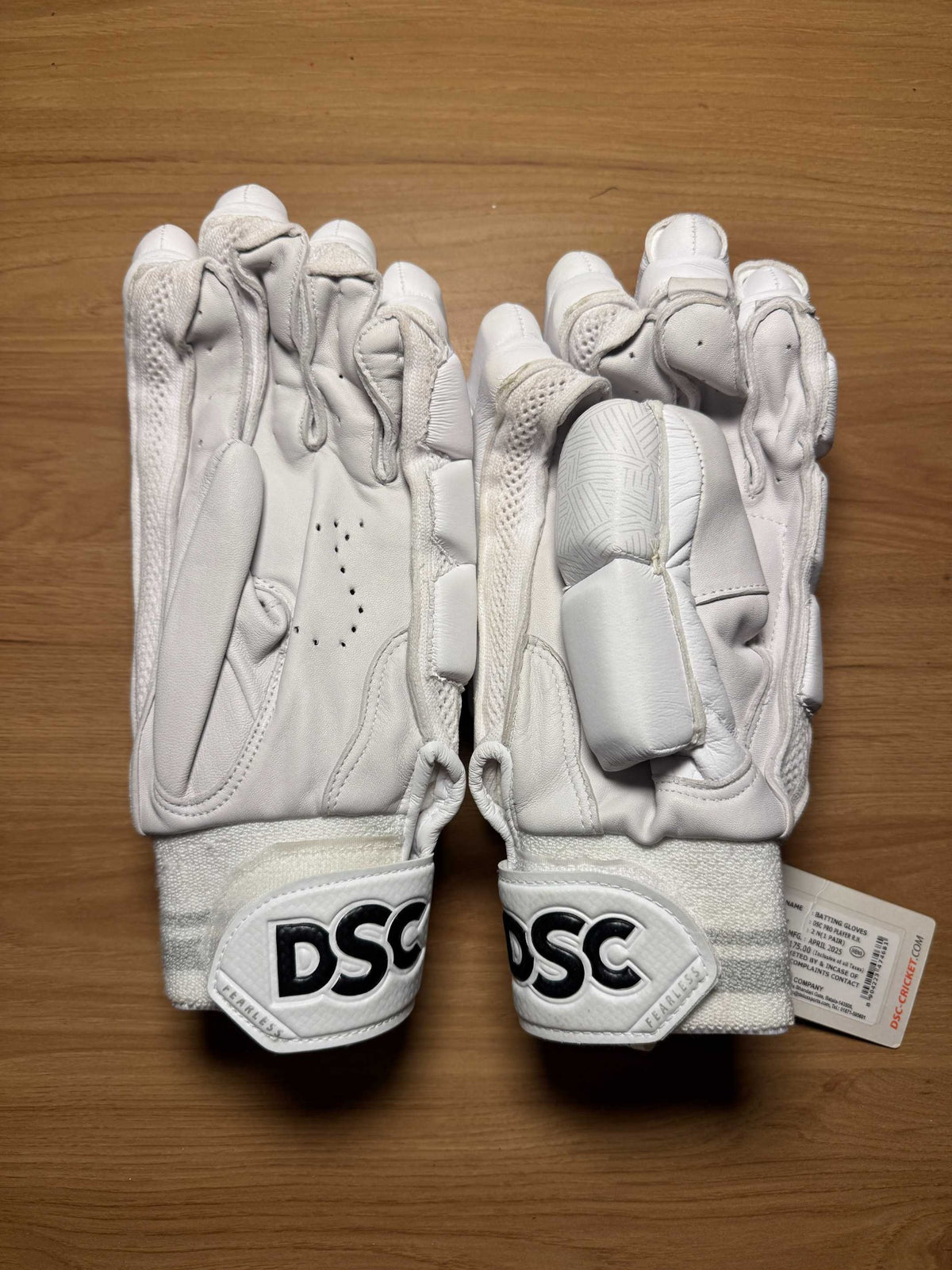 DSC Pro Players men's right-hand batting gloves - palm view