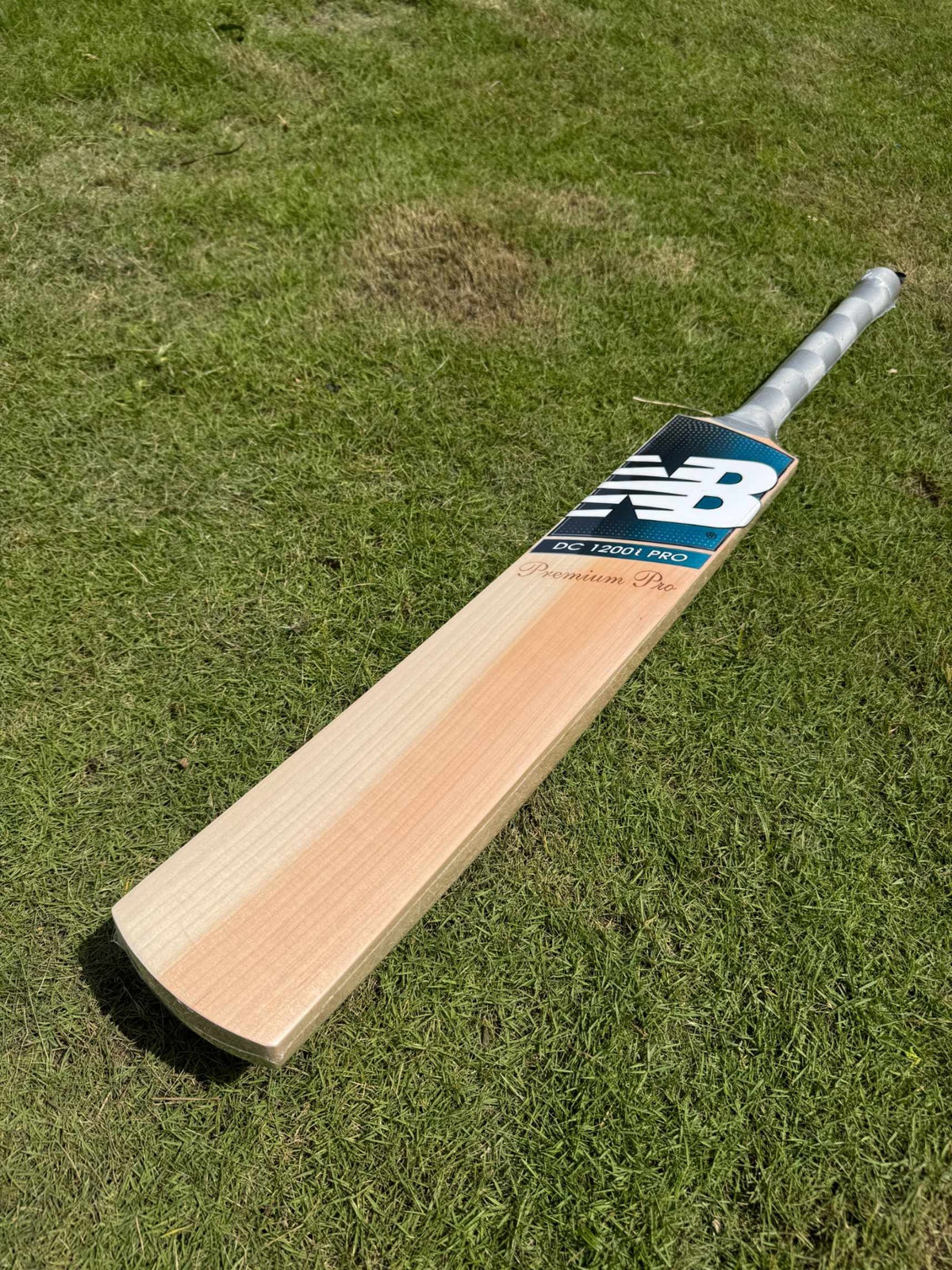 New Balance DC 1200i Pro Premium Pro cricket bat view 1