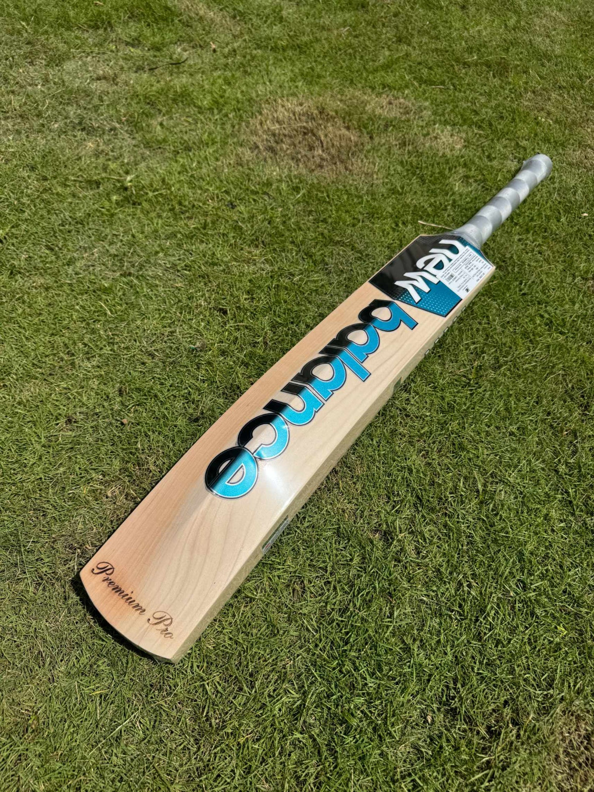 New Balance DC 1200i Pro Premium Pro cricket bat view 3