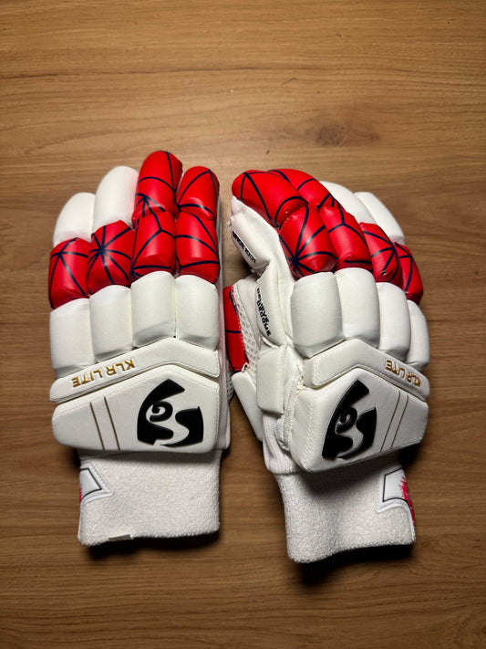 SG KLR Lite men's right-hand batting gloves - front view