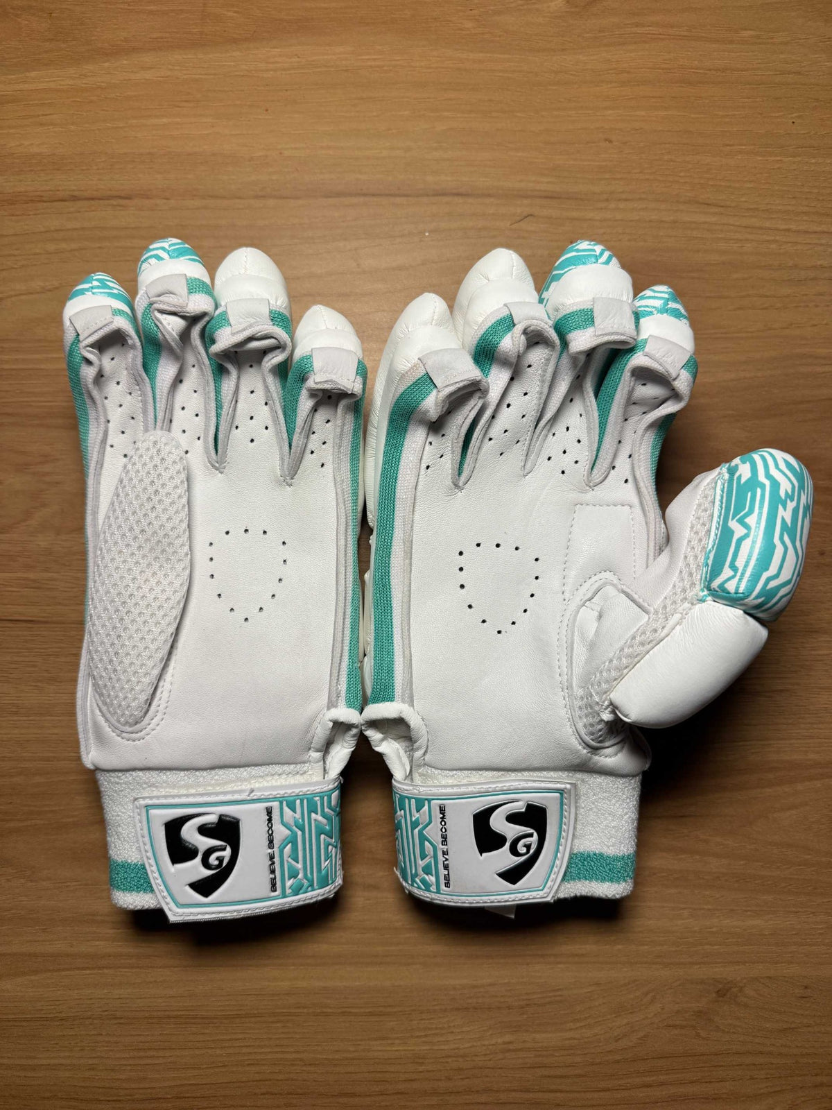 SG Players Edition men's RH batting gloves palm view
