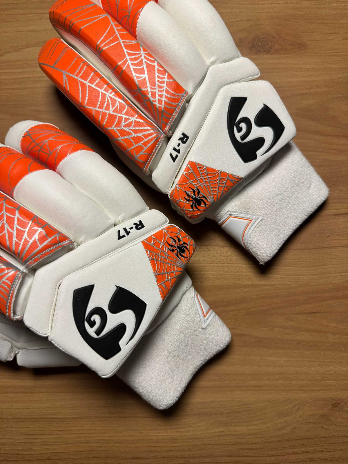 SG RP-17 Men’s Right-Hand Batting Gloves - view 4