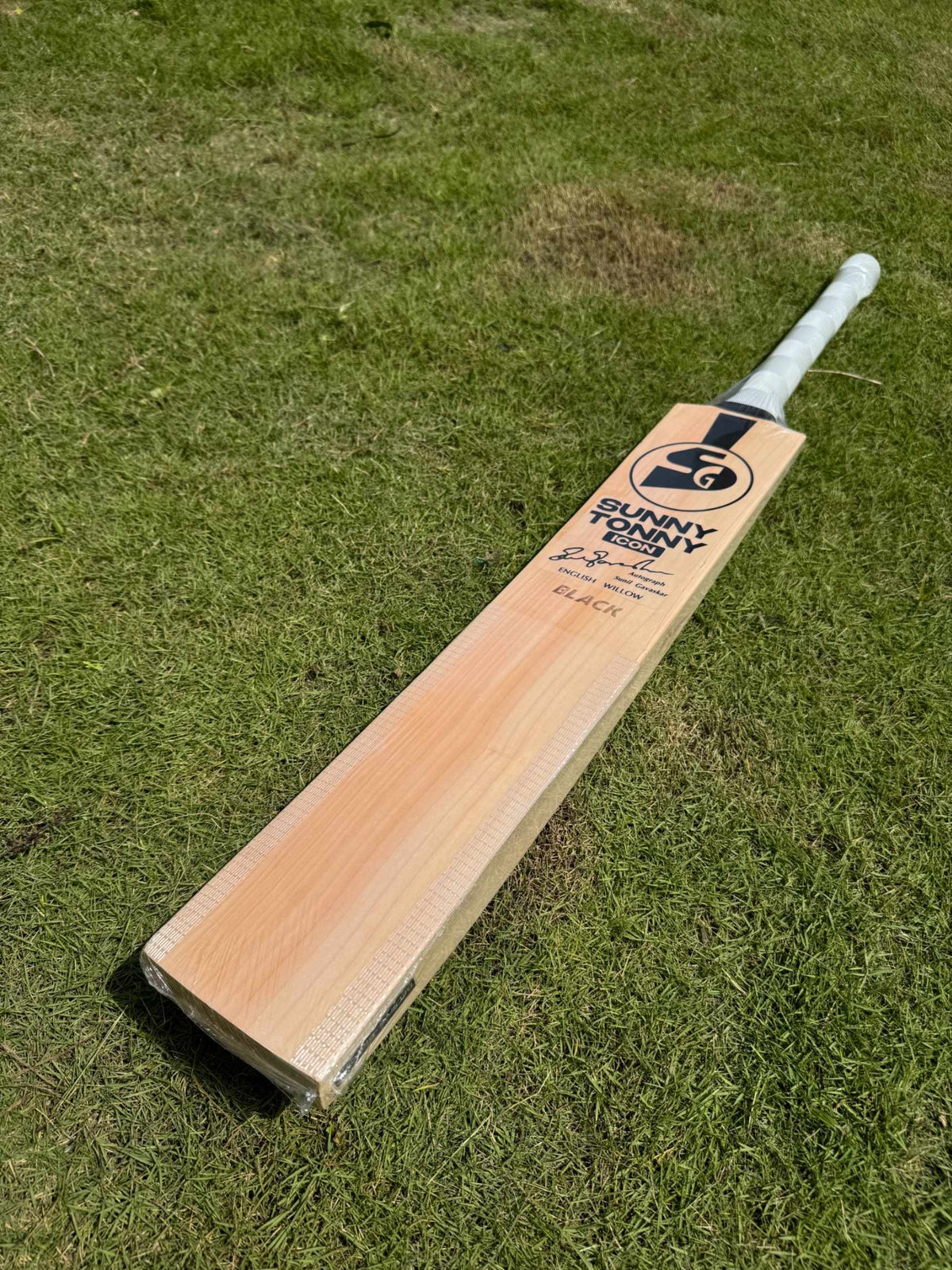 SG Sunny Tonny Icon Black cricket bat view 1