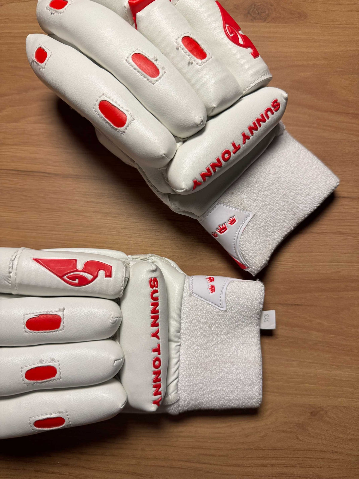 SG Sunny Tonny Icon Youth LH batting gloves wrist detail