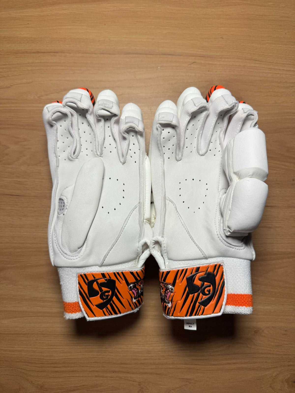 SG Test Roar Mens RH batting gloves palm