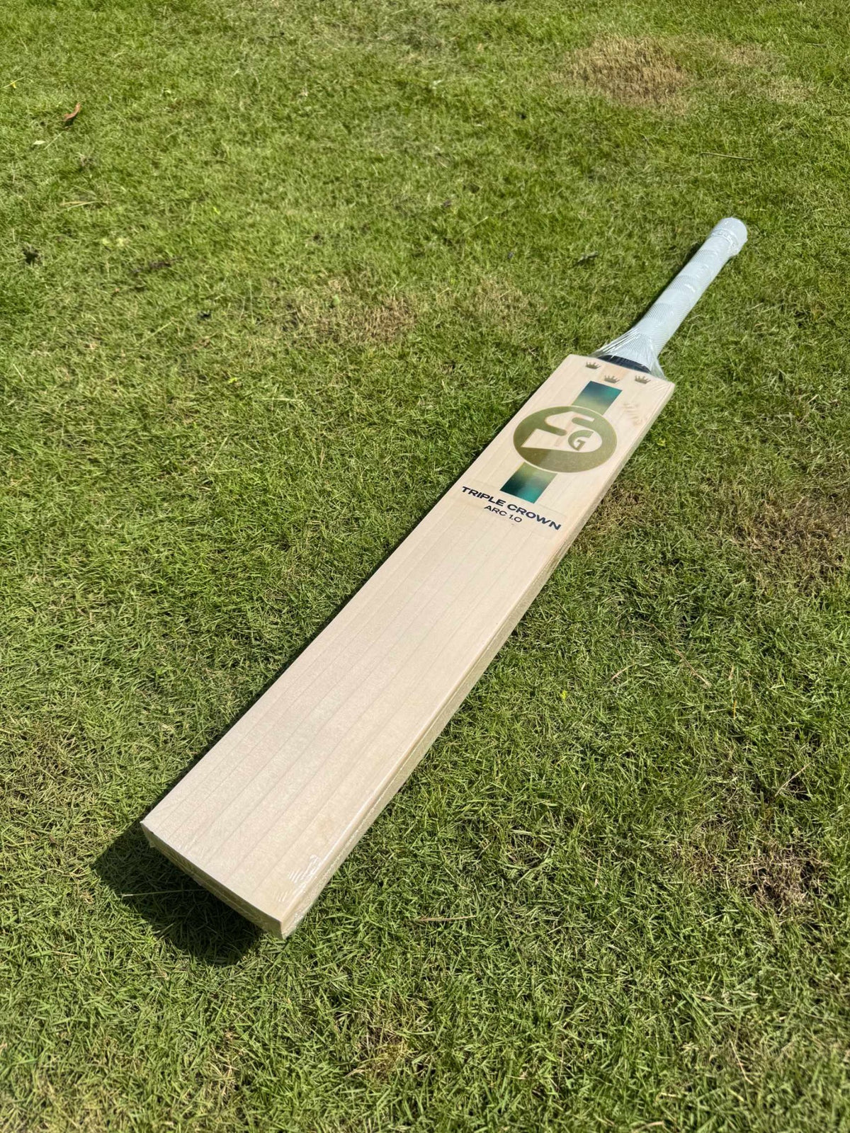 SG Triple Crown ARC 1.0 cricket bat – view 1