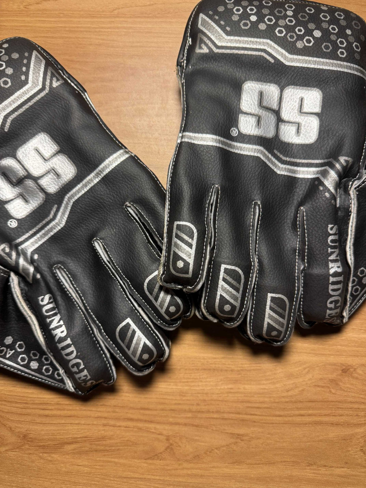 SS Academy wicket keeping gloves photo 3