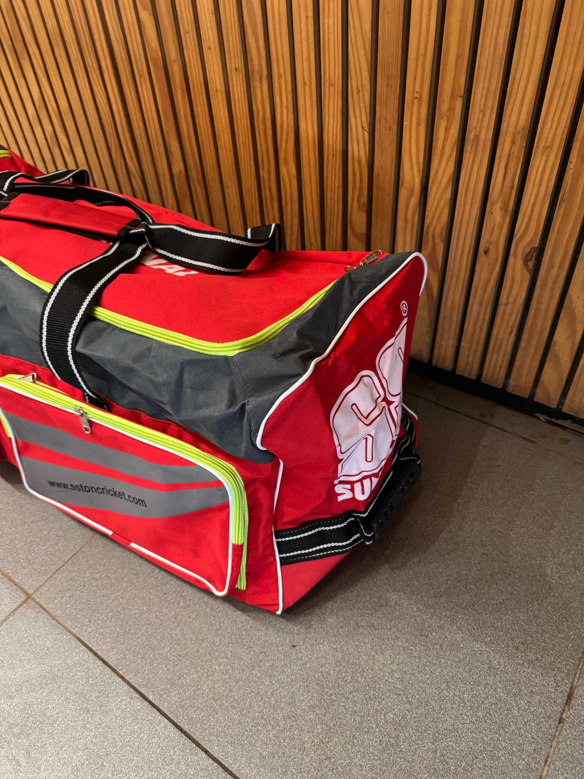 SS Professional Wheel Cricket Kit Bag - view 3