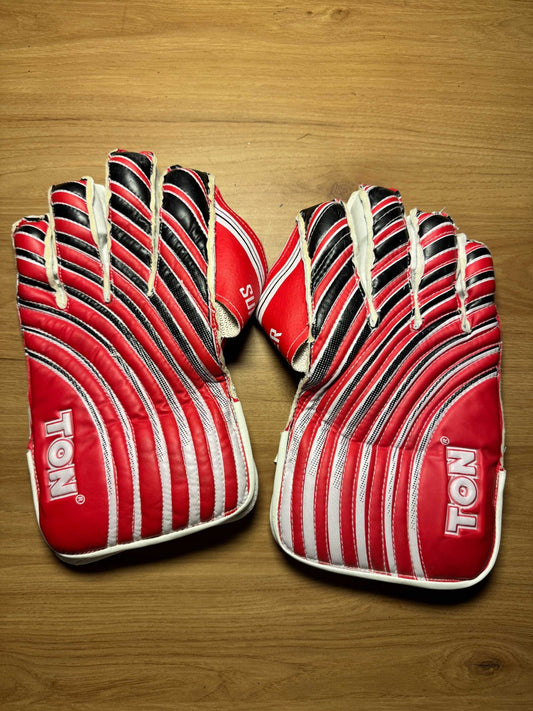 SS Ton Super wicket keeping gloves front
