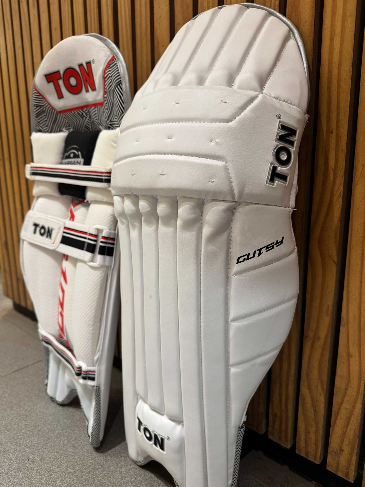 TON Gutsy Men's Right-Hand Batting Leg Guards - view 3
