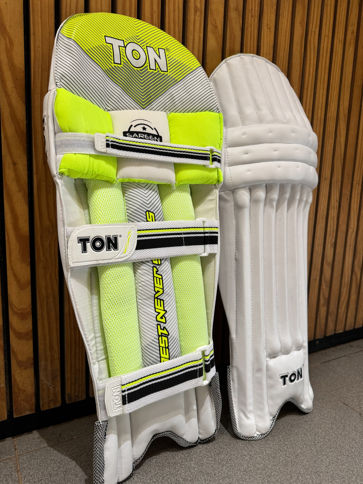 TON Super Men's Right-Hand Batting Leg Guards - view 2