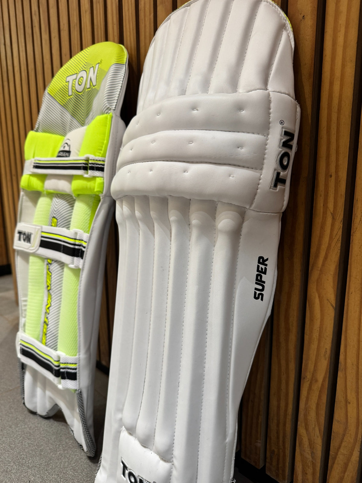TON Super Men's Right-Hand Batting Leg Guards - view 3