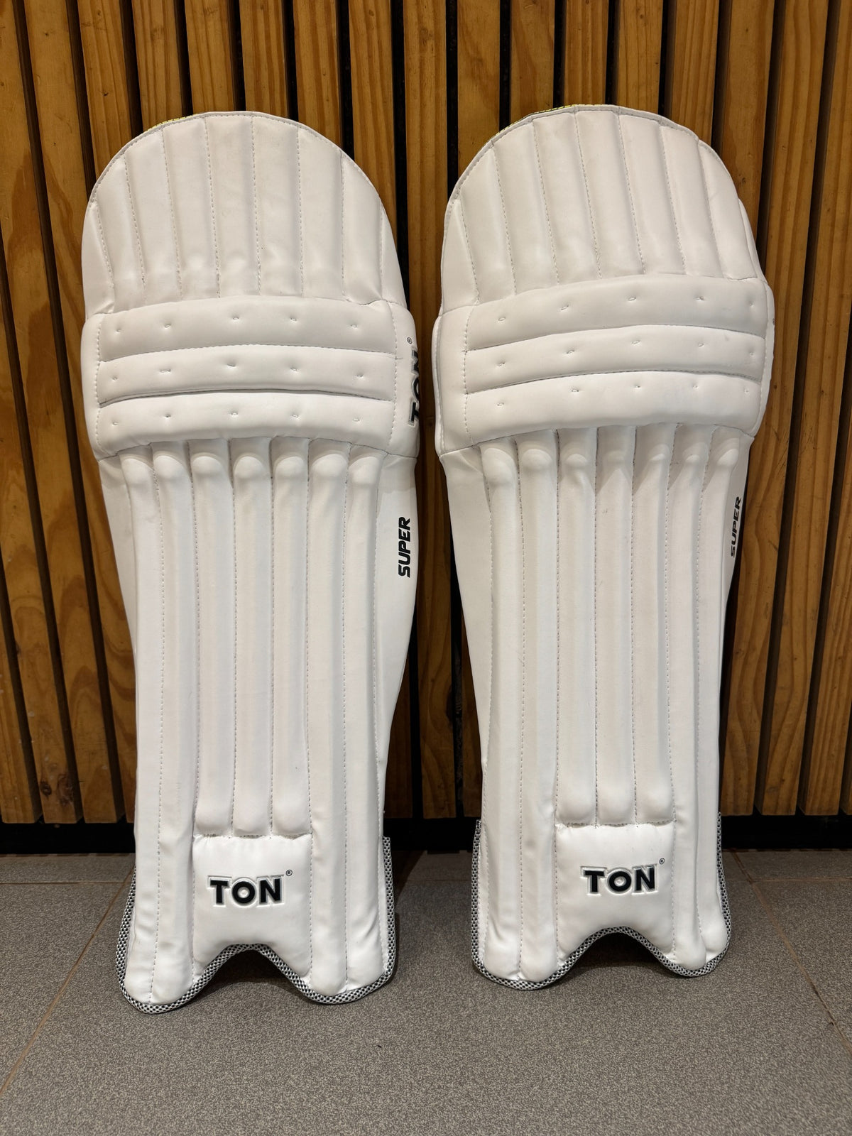 TON Super Men's Right-Hand Batting Leg Guards - view 4